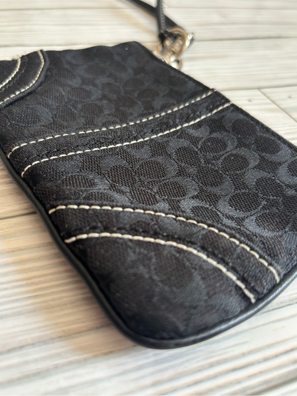 Coach signature canvas wristlet with white contrast stitching - Picture 4 of 8